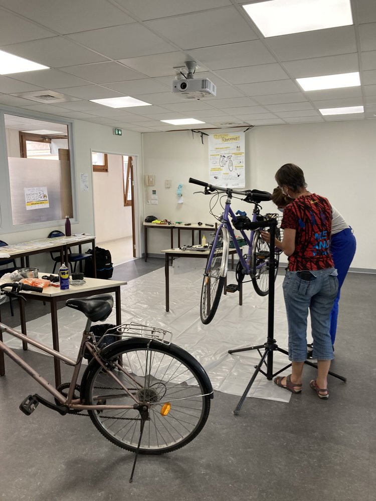 Photographie : atelier de réparation de vélo